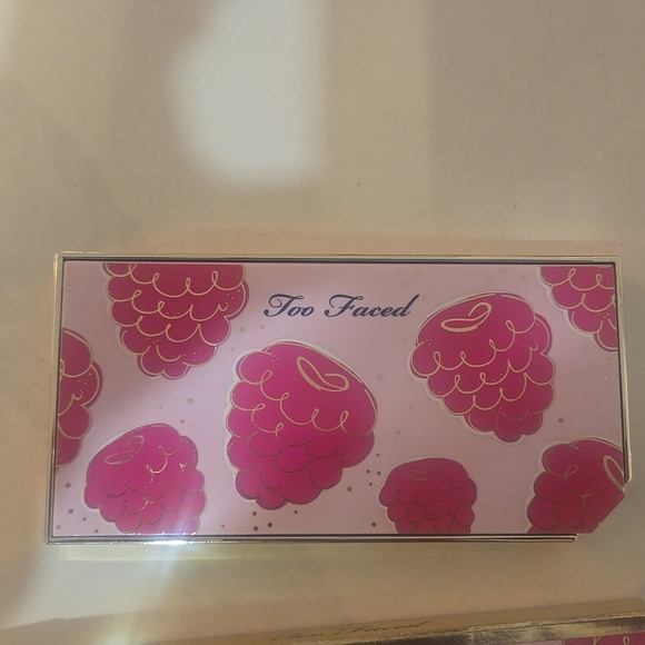 Too Faced Razzle Dazzle Berry Eye Shadow Palette - Picture 6 of 6
